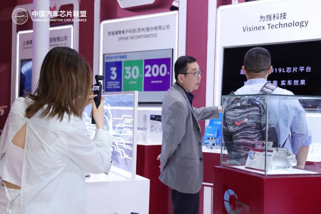15vip太阳集团2025上海车展速递，首个专业观众日开启(图8)